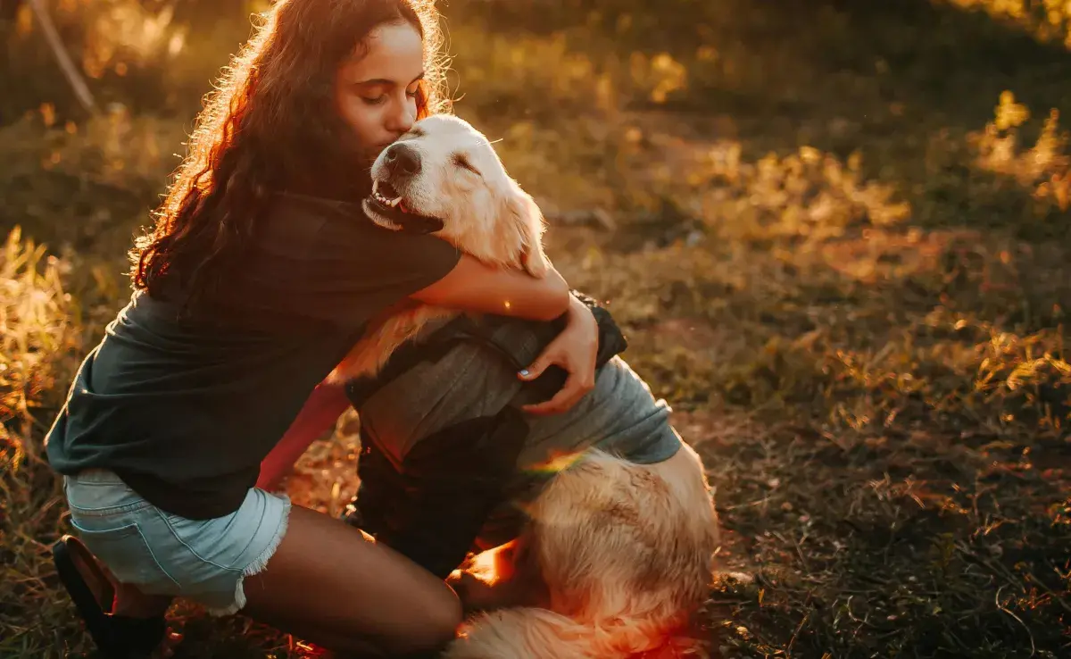 Si piensas adoptar un perro, revisa las razas que son más amigables con el humano, como el Golden.